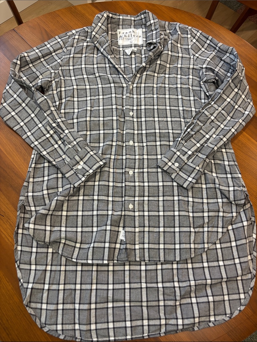 Frank & Eileen Gray and White Plaid Button-Down Tunic length Grayson Shirt, L